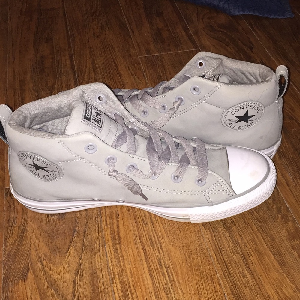 Converse mid rise shoe